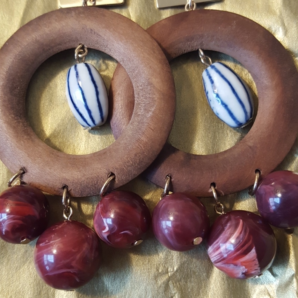 Monkees Wood Earrings - Picture 2 of 3